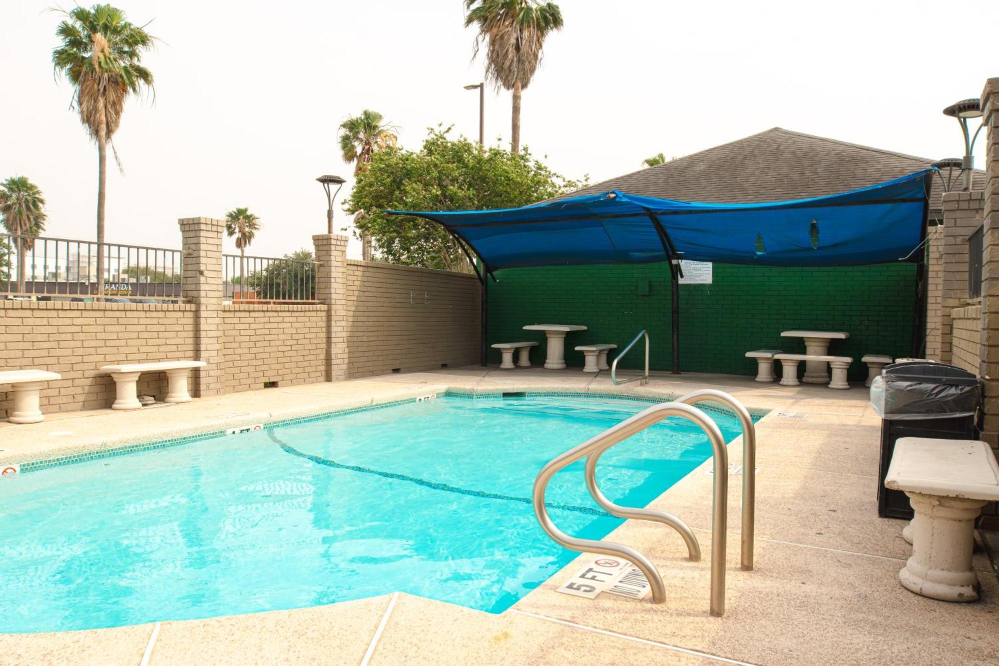 Americas Best Value Inn Harlingen Exterior foto