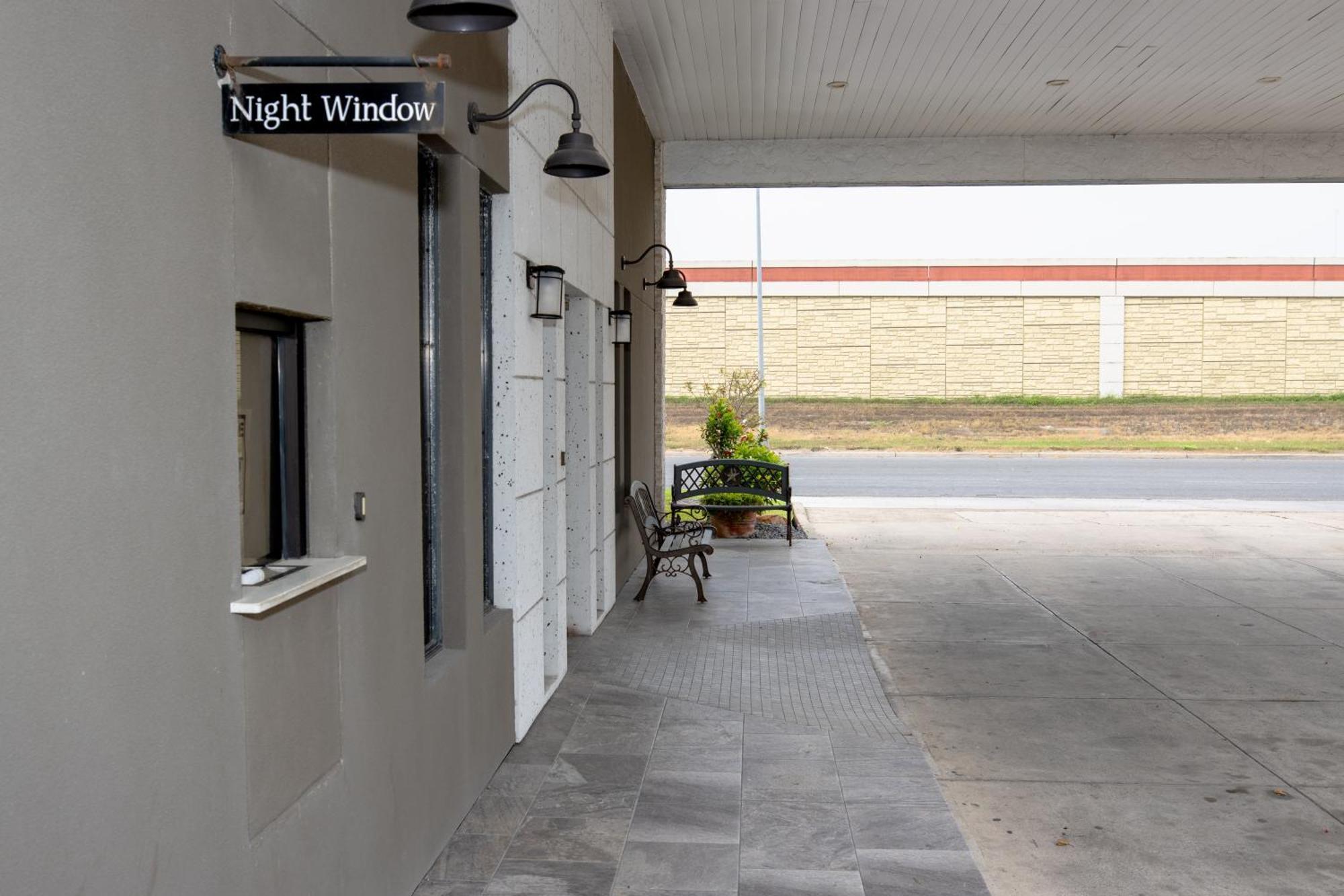 Americas Best Value Inn Harlingen Exterior foto